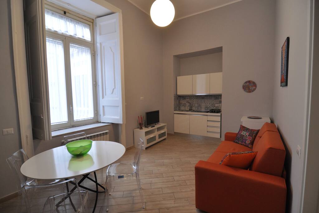 salone living divano letto matrimoniale (possibilità aggiunta culla bambino) cucina tv