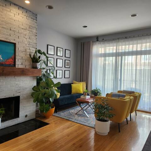 2 Fl Condo- 5 BedR-5 bathR sleep 16 near downtown gallery image 3