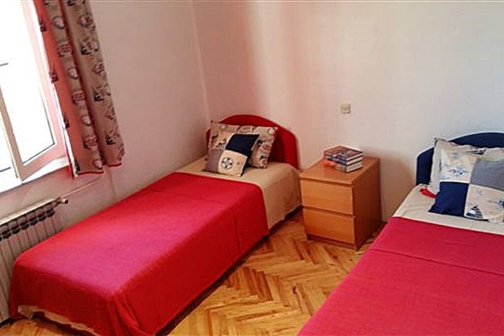 Two single beds with table for Laptop