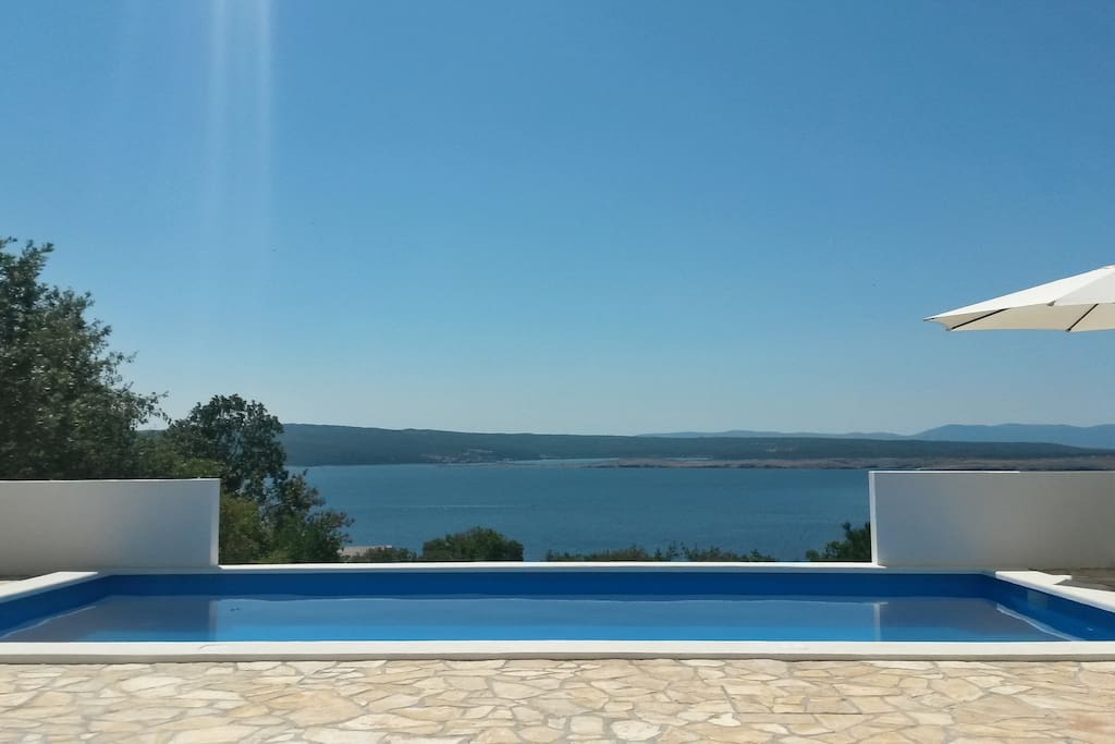 Pool and seaview - South