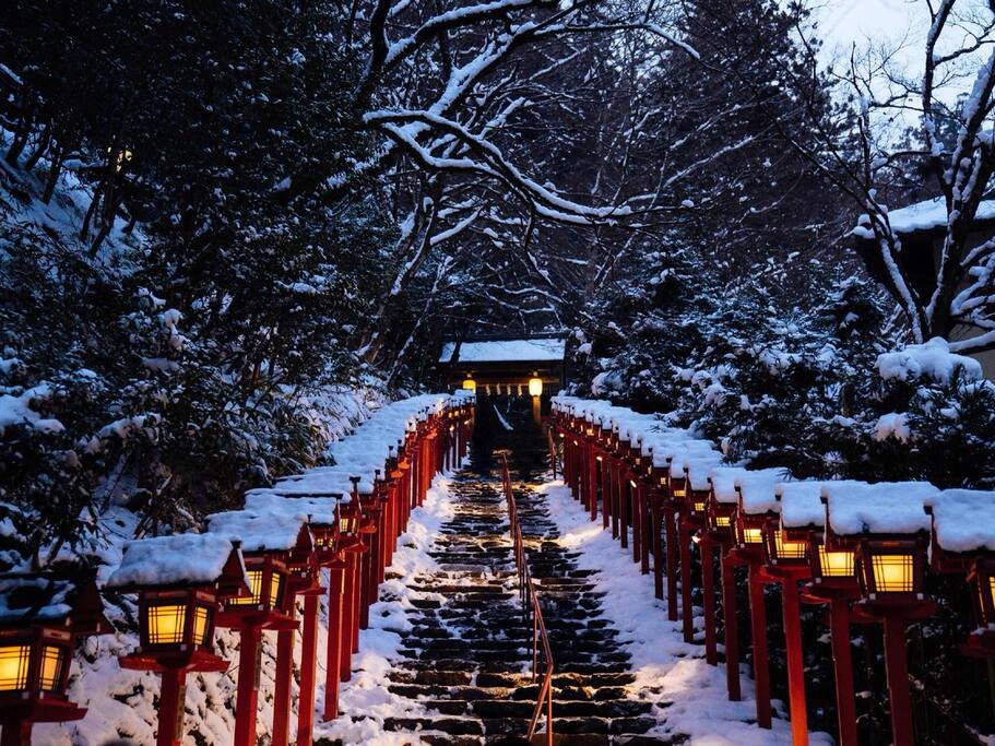 积雪的贵船神社 美到令人窒息 京都旅游攻略 尽在airbnb爱彼迎 积雪的贵船神社 美到令人窒息 京都旅游攻略 尽在airbnb爱彼迎