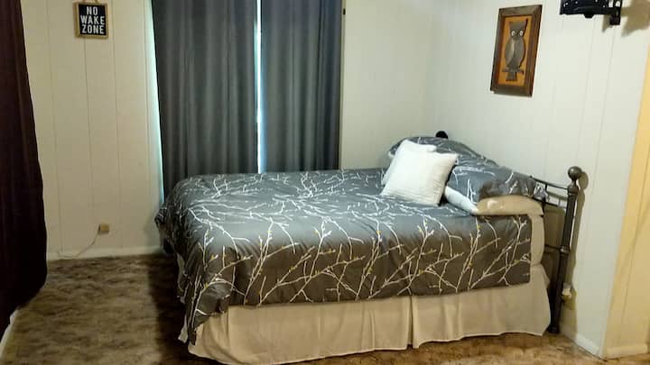 Საწოლი 152 × 203 სმ მთავარ სართულზე