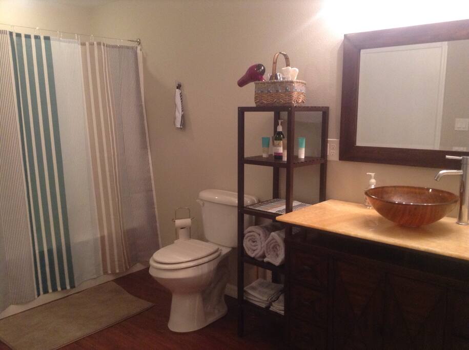 Stylish spacious master bathroom en suite