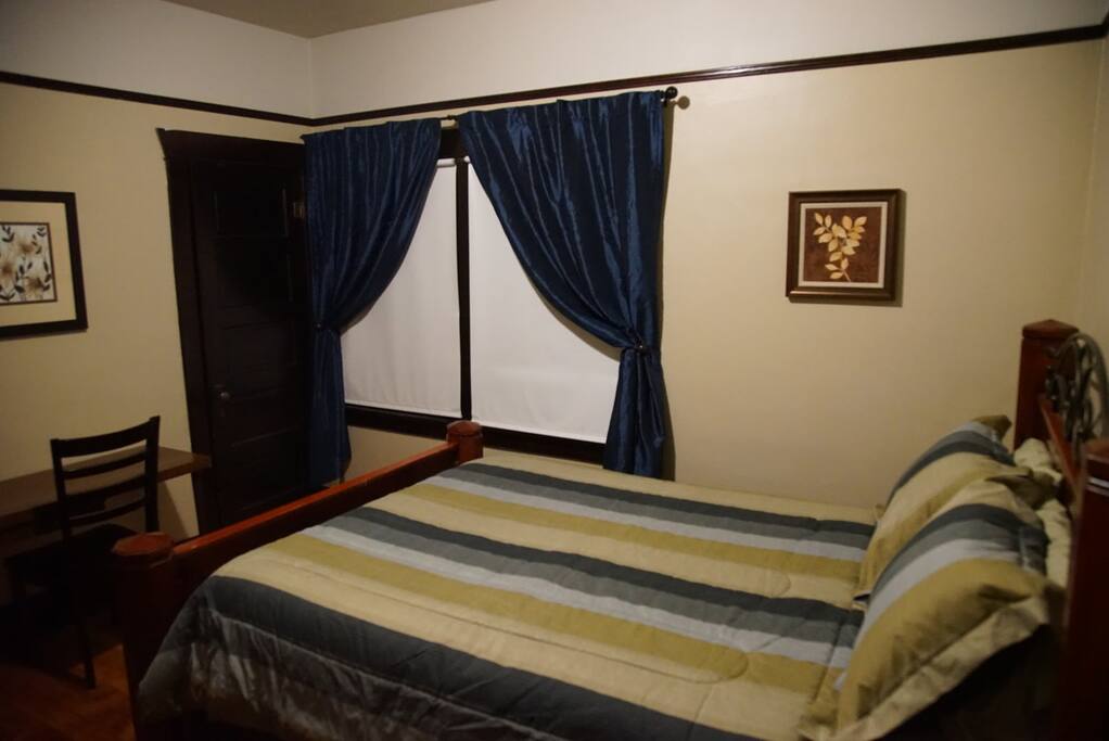 Bedroom with queen size bed
