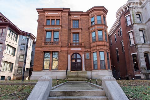 Bourbon Big Shot Mansion