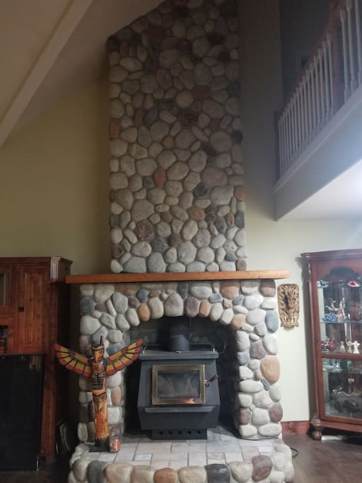 Nice high ceilings, fireplace, and plenty of space to relax
