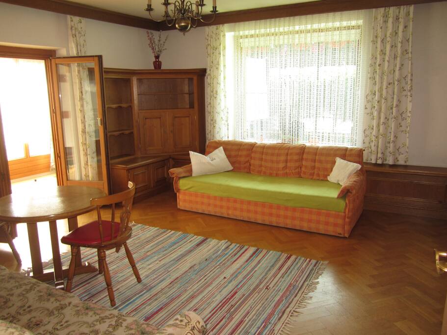 Wohn-bzw. Schlafzimmer (Doppelbettsofa)
