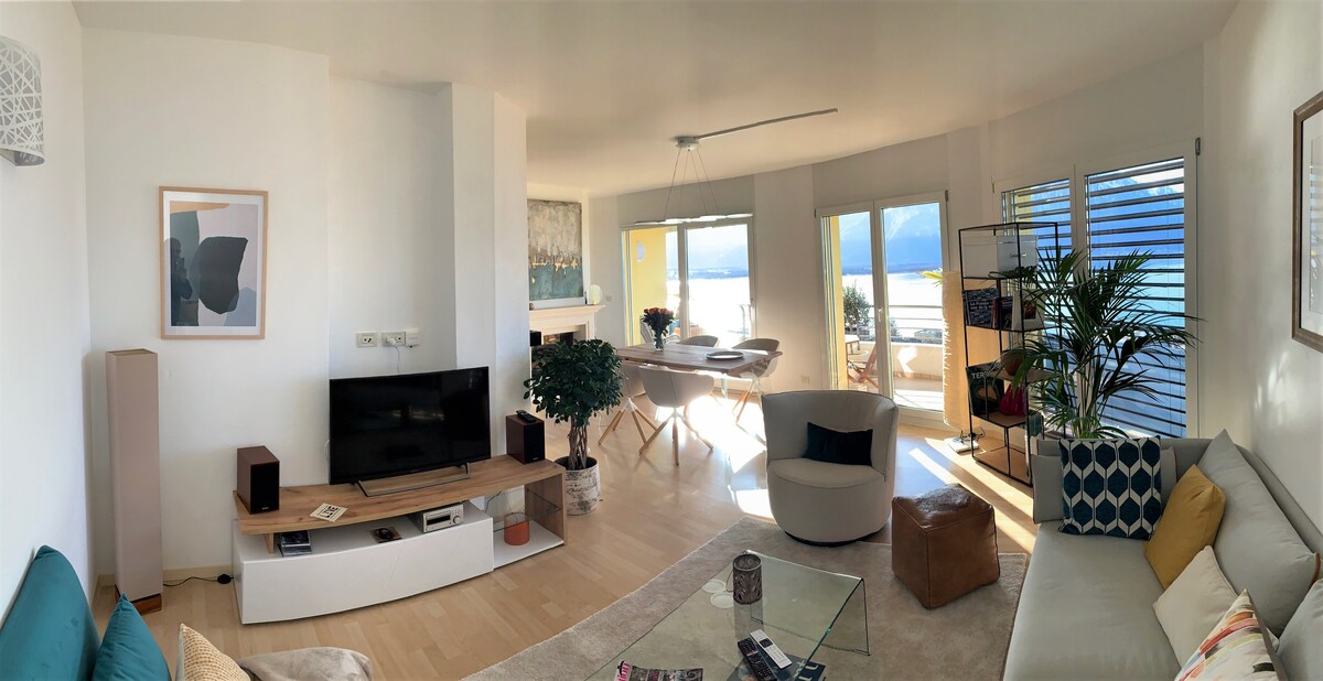 Successful Airbnb property: Cozy comfort and Lake Geneva as a panorama. in Montreux