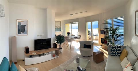 Successful Airbnb property: Cozy comfort and Lake Geneva as a panorama. in Montreux