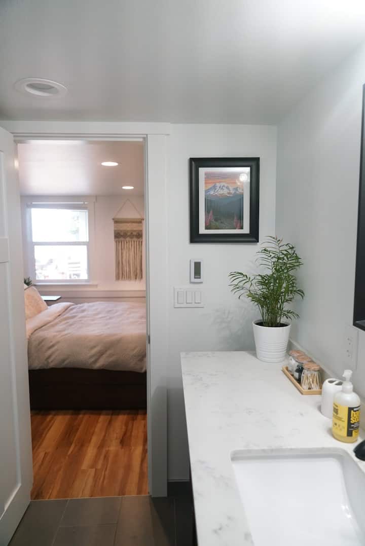Ravenna Garden Suite - Seattle, WA