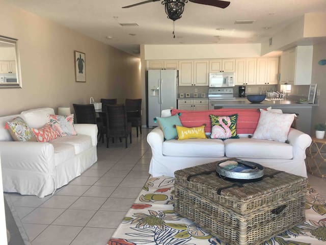 Family friendly, Beach Front Florida . . .