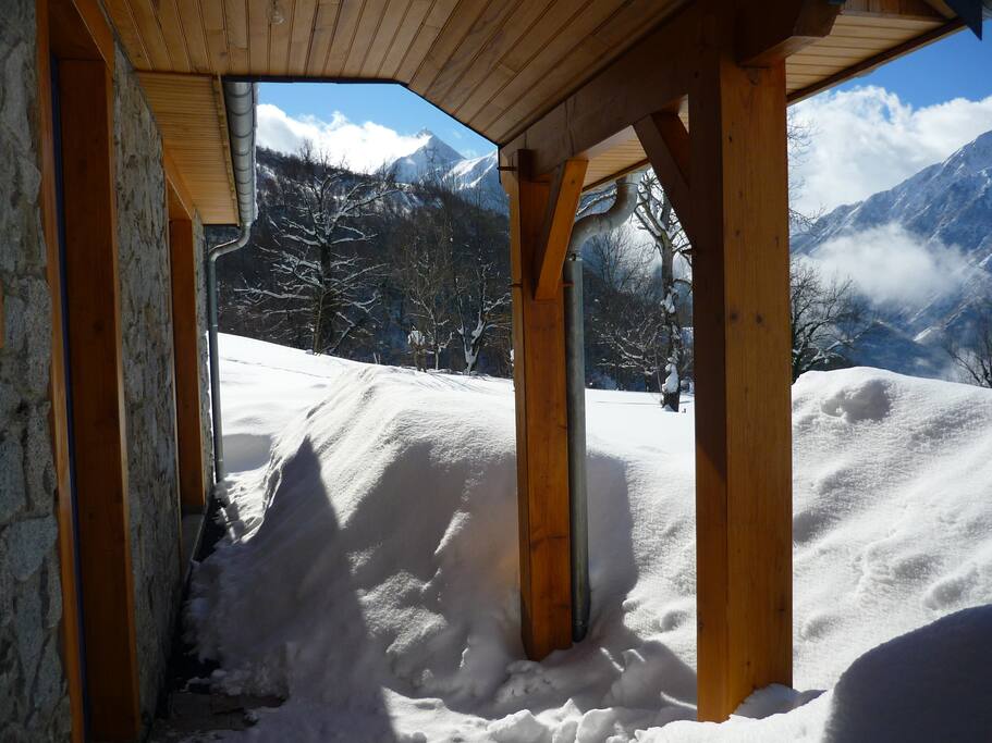 Entrée de la maison en Février