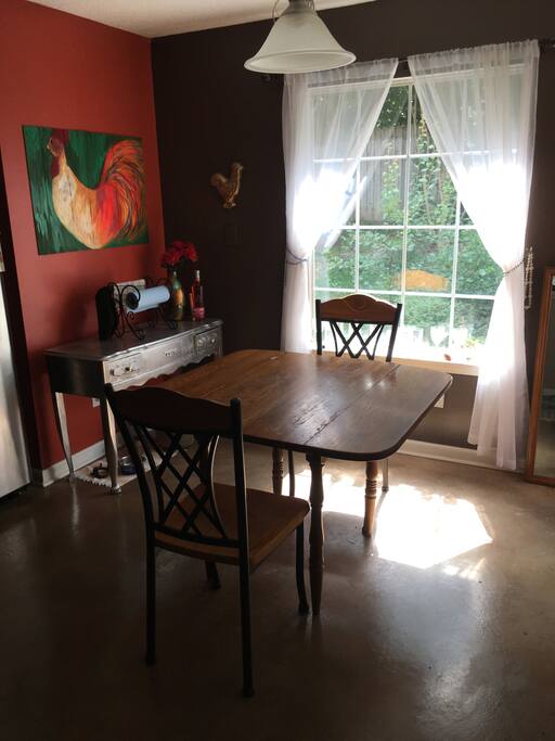 Full access to kitchen . Sit and drink coffee at this cozy wooden table and watch the animals flutter and eat in the morning dew.