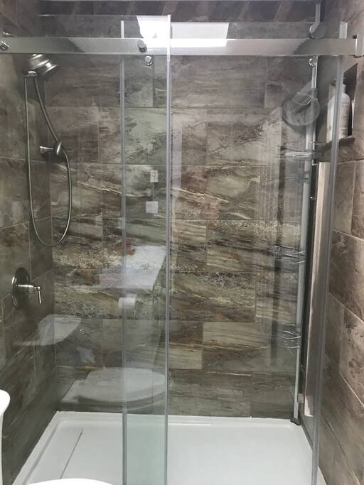 Spacious shower with all accessories