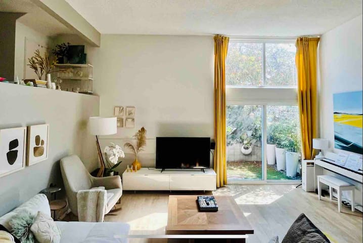 Modern Spacious Santa Monica Townhome