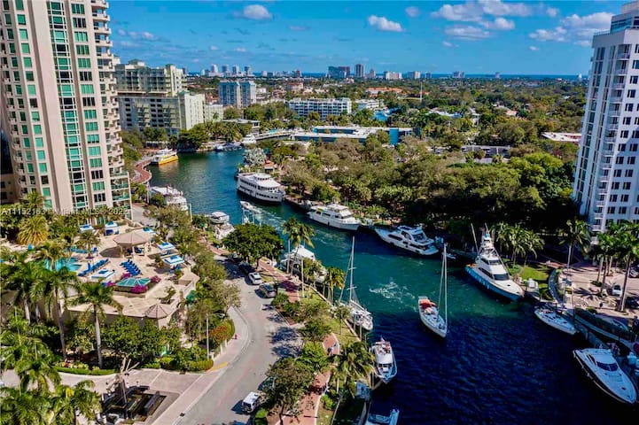 Posh Las Olas River Suite + Yacht