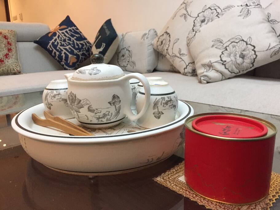 新购置的茶具与上好的红茶期待你的品鉴