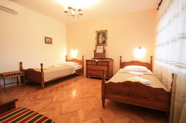 საძინებელი 4