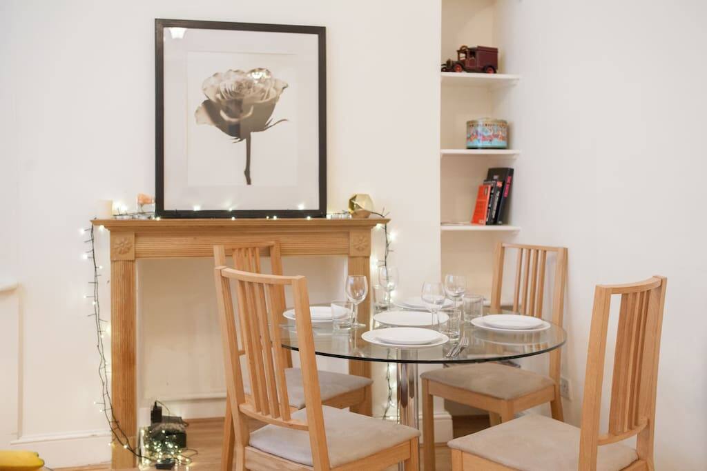 Dining area for up to 6 people