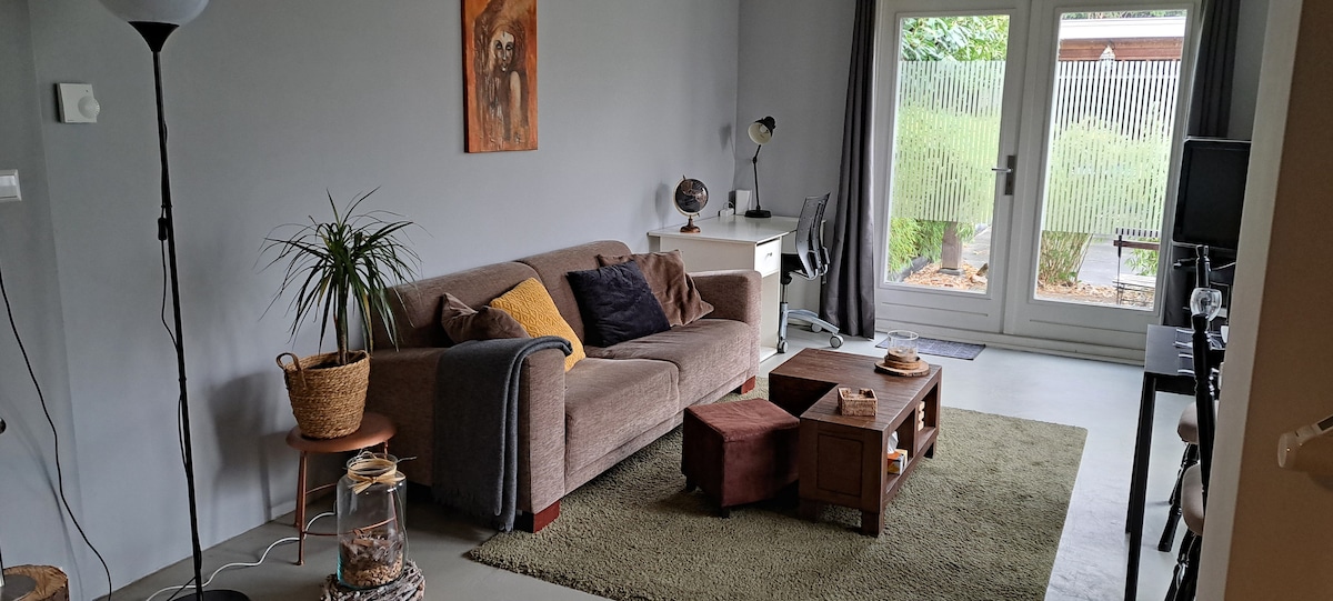 Top performing Airbnb: Cozy quiet guesthouse near Rotterdam. in Zuid Holland
