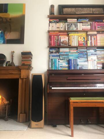 Live next door to Hugh Grant in Chelsea London! gallery image 3