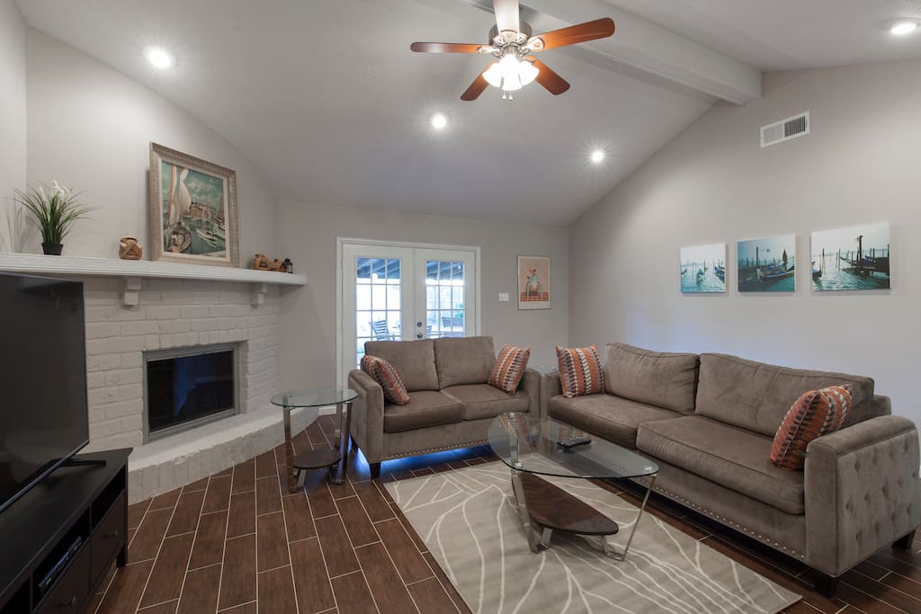 Covered patio right outside living room