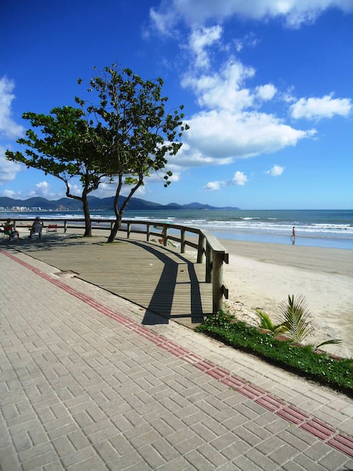 Calçadão e deck, vistos da sacada