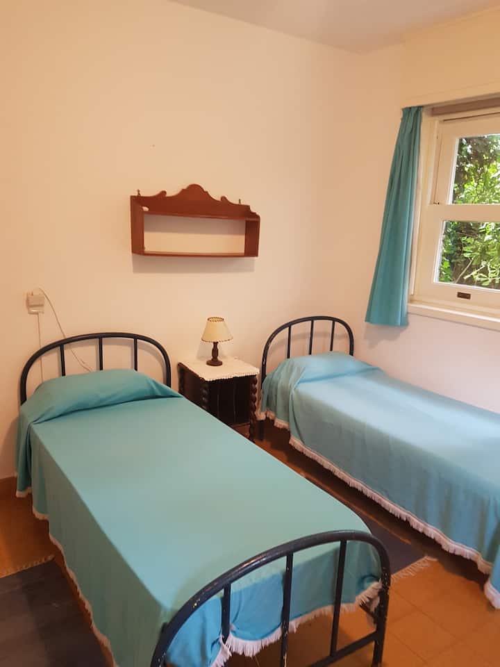 غرفة النوم السادسة، الطابق الأرضي
