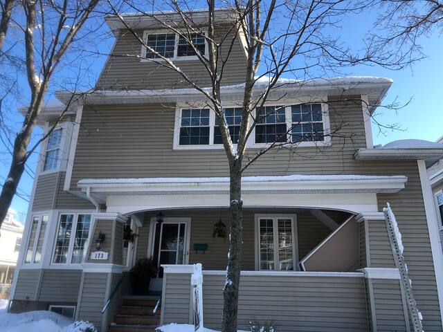 Downtown character 4 bedroom perfect location gallery image 4