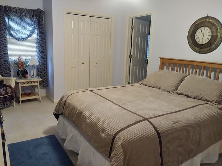 Queen Master Bedroom with access to Outside Deck