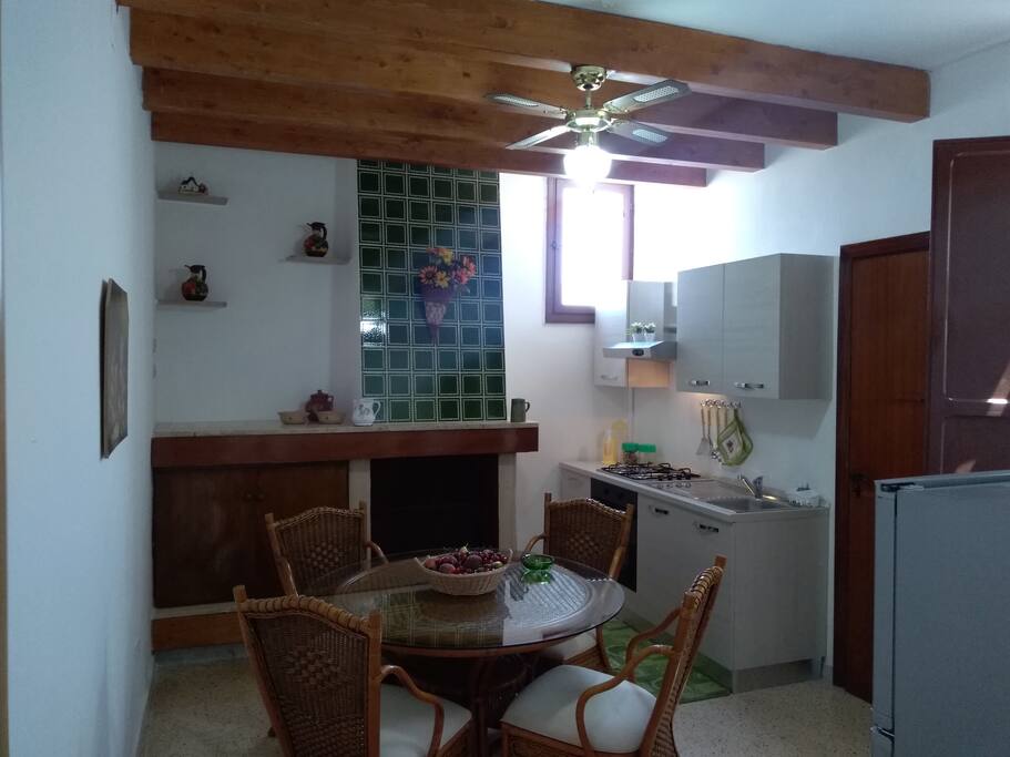 Soggiorno con angolo cottura