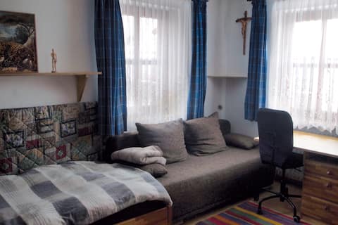 Cozy, quiet  room in a central location