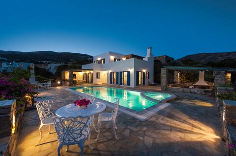 Pure White Villa | Seven-Bedrooms |16 Guests