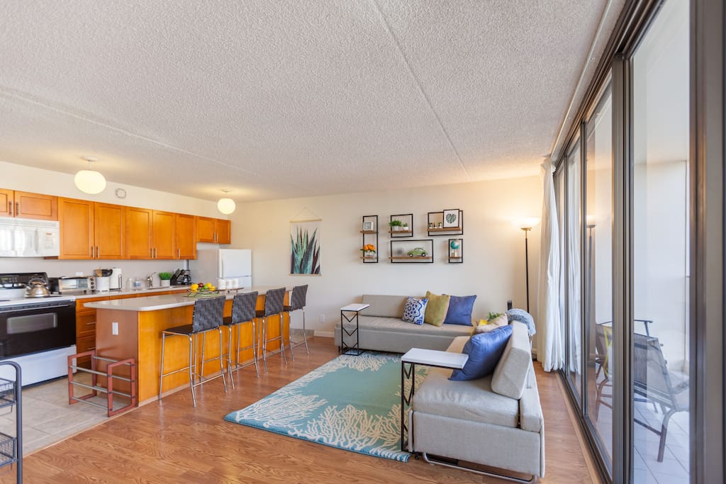 =Waikiki Banyan= 1 Bedroom 1 Bathroom 1 FREE PARKING unit in East Waikiki. The unit can accommodate up to 8 guests. 2 Full Size Beds & 2 Full Size Sofa Bed. 533 living sqft. & 67 sqft. Lanai(Balcony) over looks city & partially Diamond Head & Ocean View from 23th Floor.