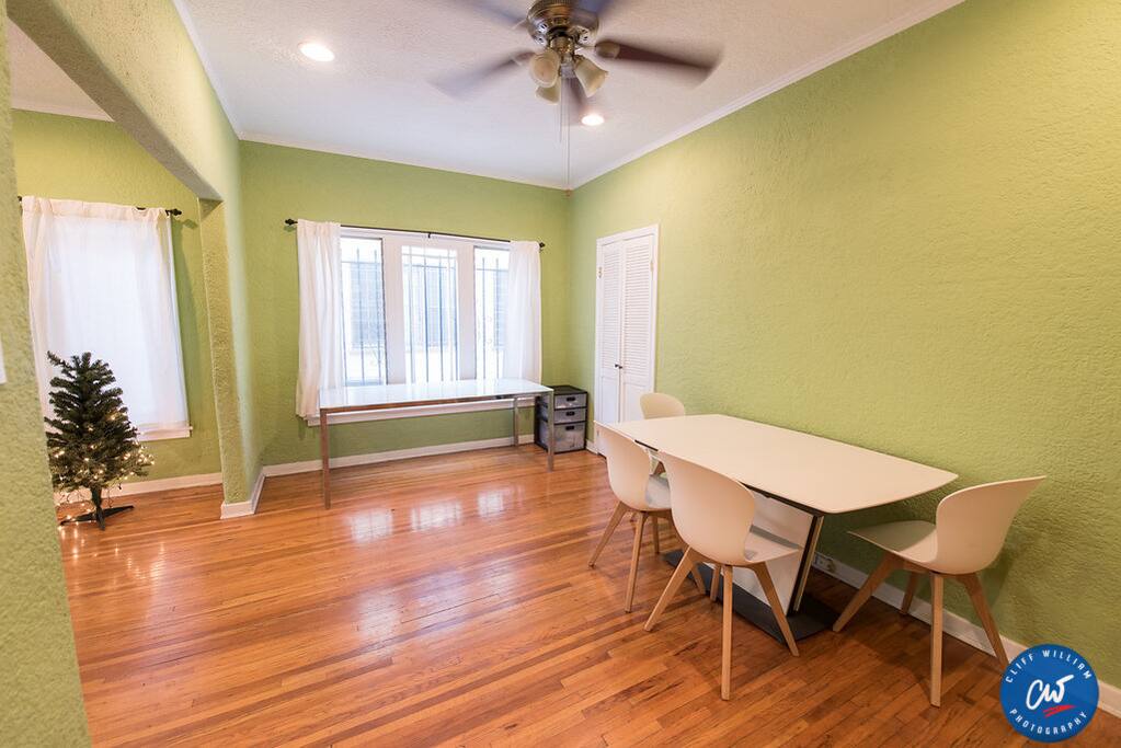 This Dining Table Expands