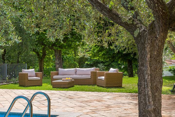 Rome, Villa Anna in the countryside private pool gallery image 4