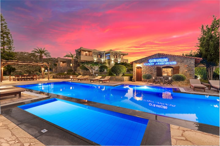 Luxury villa by the pool in Crete