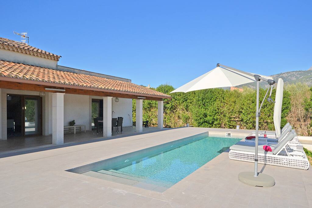 Porche exterior y piscina