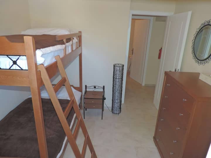 Двуетажни легла в спалня 3