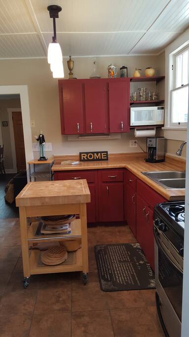 Great kitchen fully stocked - cook if you want!