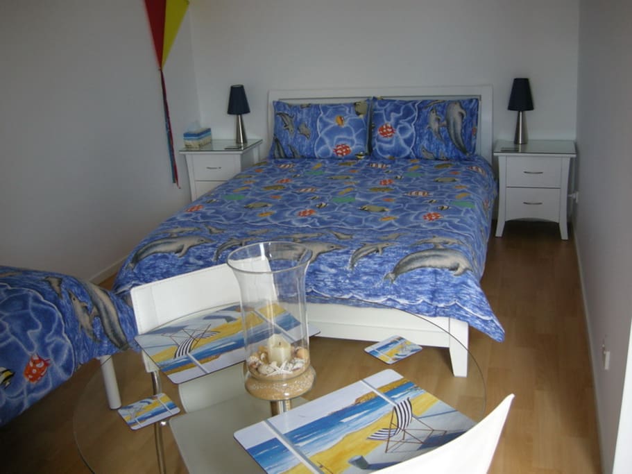 Queen bed and single bed. Perfect for two. Just right for 2 + 1