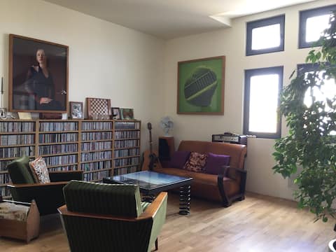Popular Airbnb listing: Duplex, former 17th century convent, terrace, Rhône in Arles