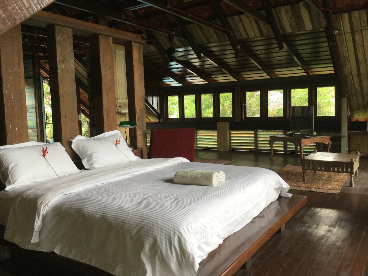 Pondok Raat-ki-rani: 1 manželská posteľ veľkosti King