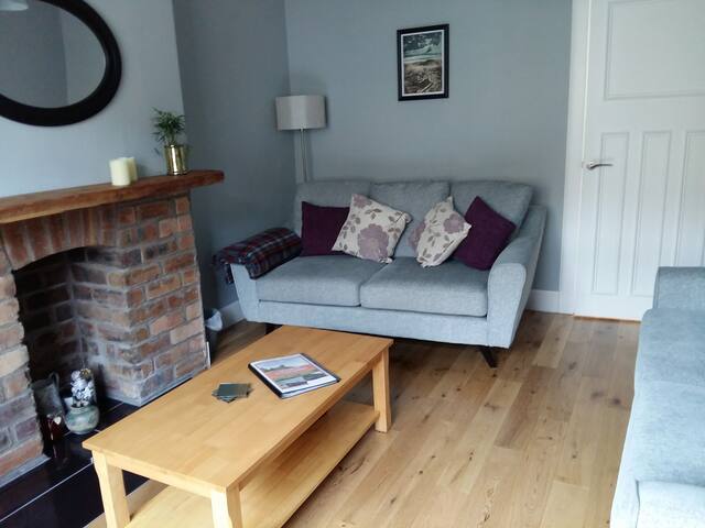 Lovely 2 Bedroom House near Holyrood Park gallery image 3