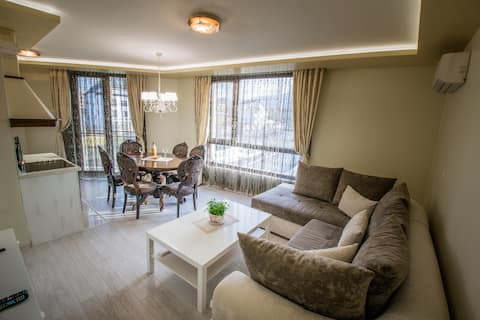 Top Airbnb: Lovely apartment at the foot of Vitosha Mountain. Ten minutes from PARADISE MALL and metro station. Free parking. in Кръстова Вада
