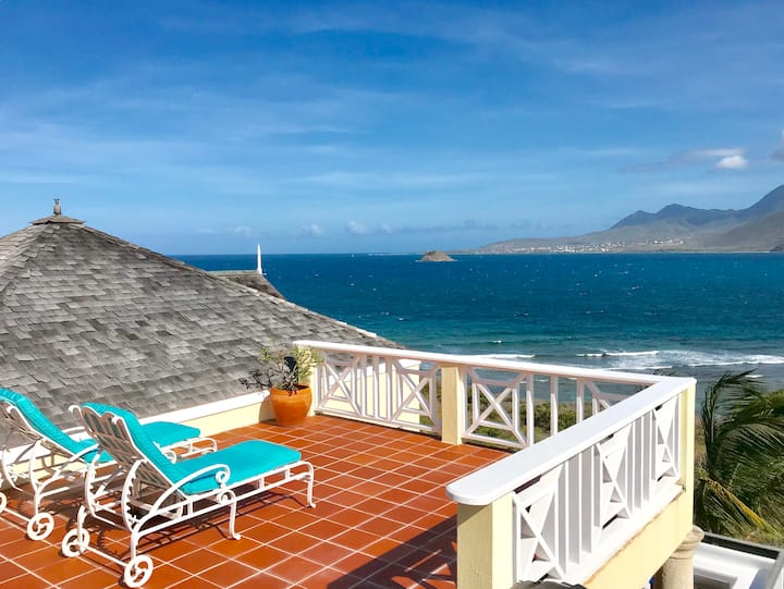 דק פרטי ליד חדר השינה הראשי.