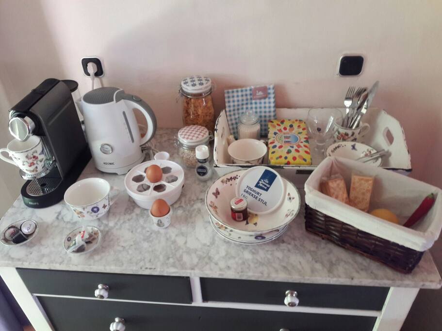 Koffie, thee, vers eitje, cereals...