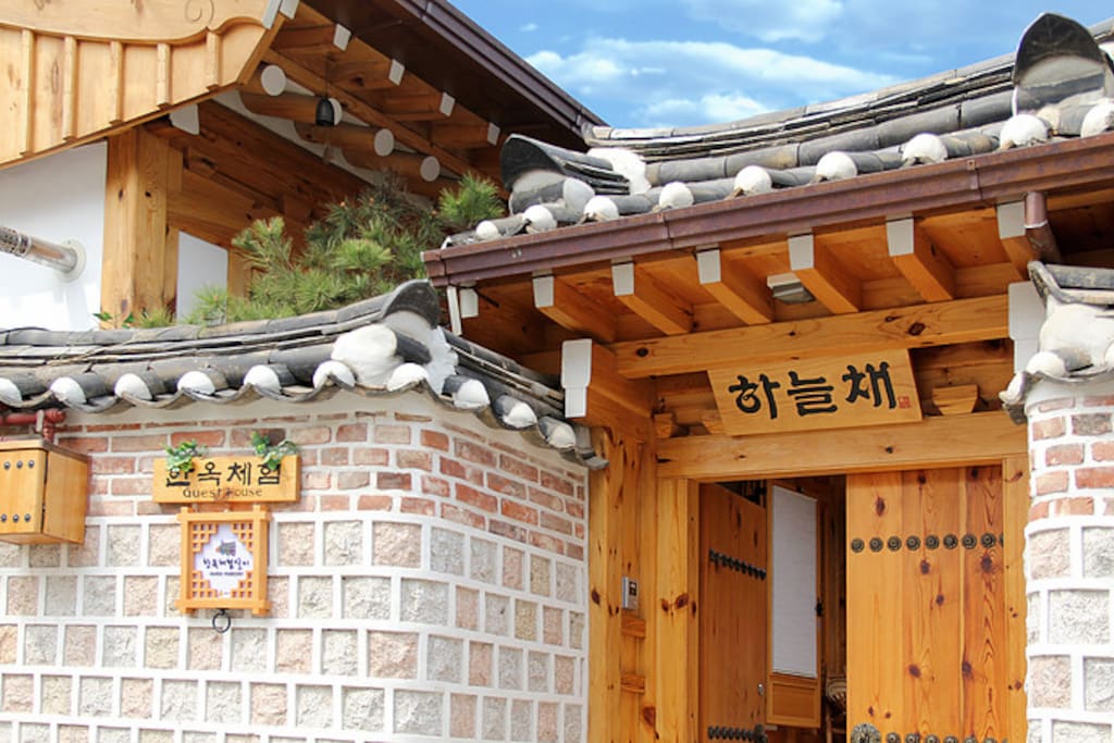 하늘채 정문
담장 배경으로 사진찍어보세요 !!!