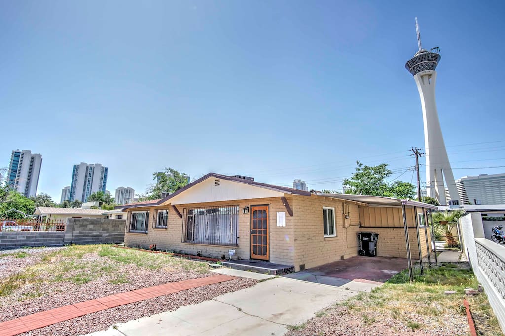This home is situated just 8 minutes from The Strip and within walking distance of the Convention Center.