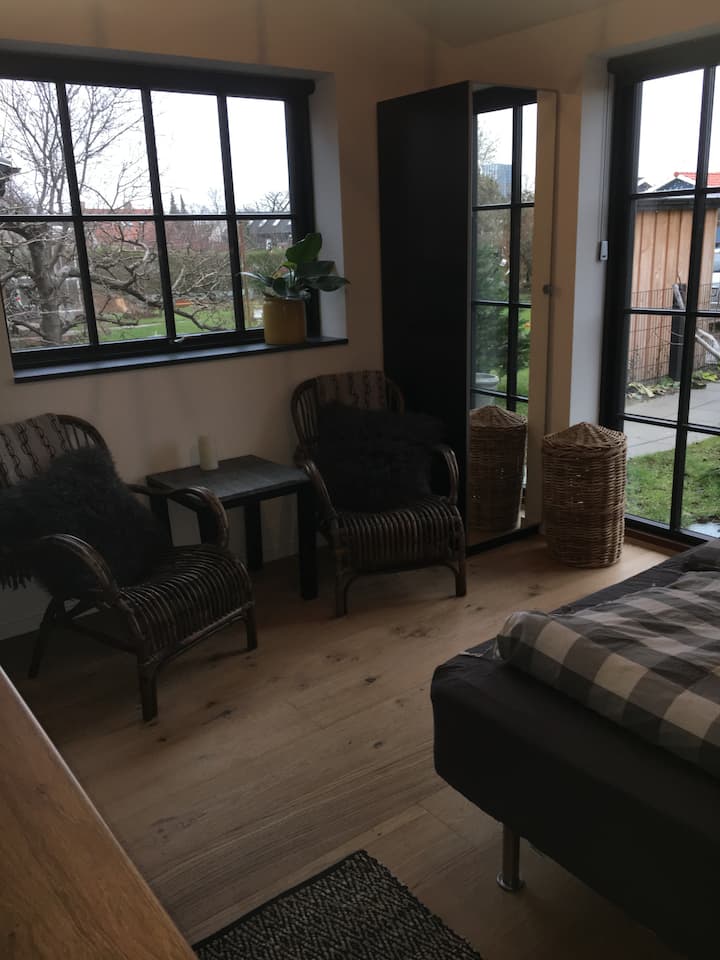 Værelse Med Egen Indgang, Thekøkken Og Bad - Copenhagen